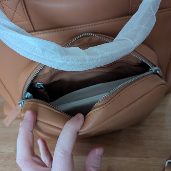 NEW Monos Metro Weekend Travel Bag in Saddle Tan Includes Add Ons! - Picture 7 of 10